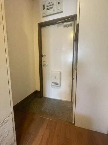 パンシオンビラD棟の玄関