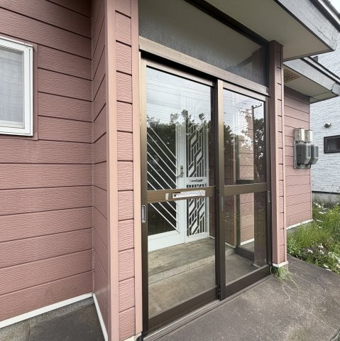 室蘭市白鳥台２丁目21-4APのエントランス