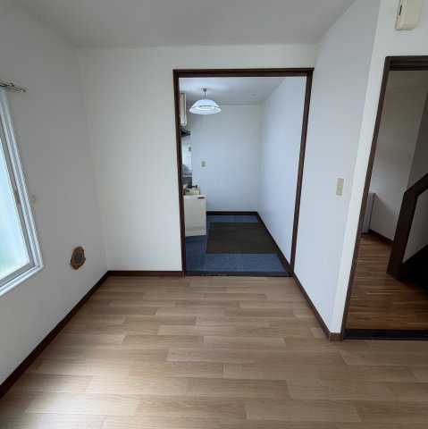 室蘭市白鳥台２丁目21-4APの居間・リビング