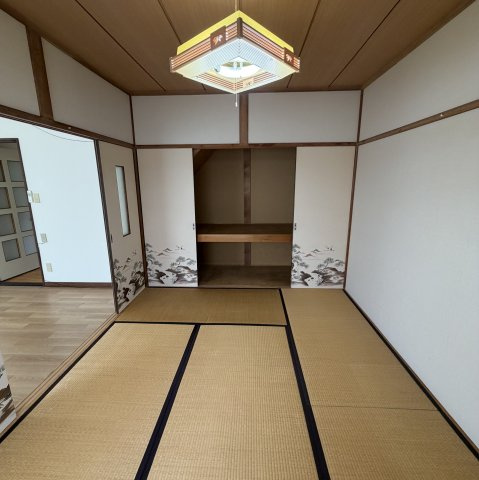 室蘭市白鳥台２丁目21-4APの和室