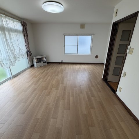 室蘭市白鳥台２丁目21-4APの居間・リビング
