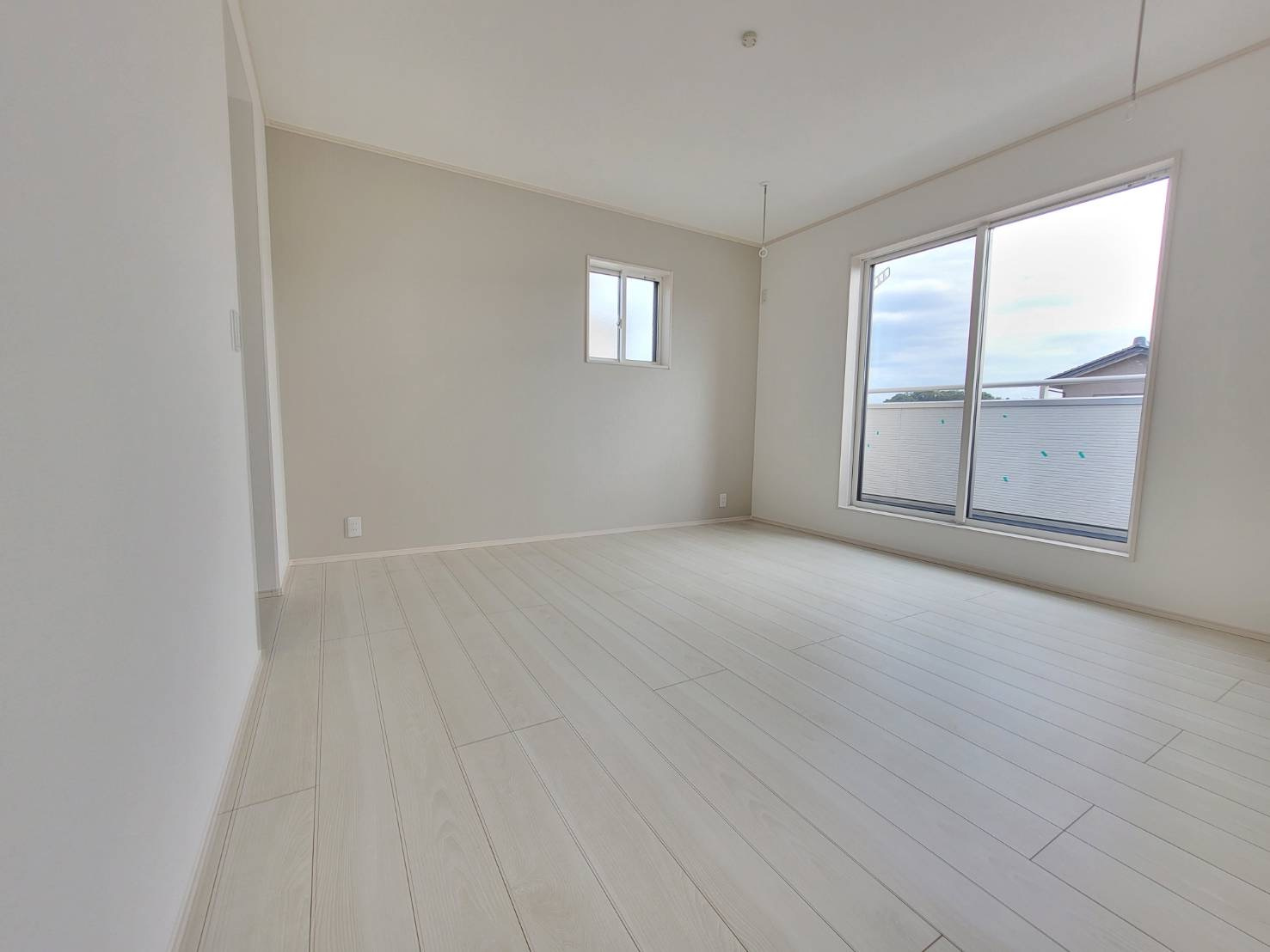 坂東市辺田　全3邸の洋室|〇3号棟　洋室　8帖〇
ウォークインクローゼット付きの主寝室♪大きなベッドを置いてもゆとりのある広さです（＾＾）
2025年10月撮影