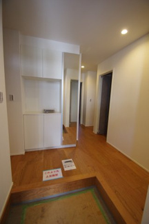 【玄関】 | 【仲介手数料無料！！】稲城市平尾4丁目　新築戸建て（全16棟）6号棟　5880万円 | 広い玄関