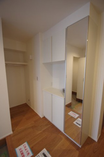 【玄関】 | 【仲介手数料無料！！】稲城市平尾4丁目　新築戸建て（全16棟）6号棟　5880万円