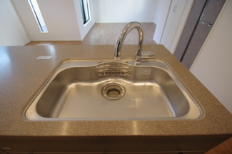 【キッチン】 | 【仲介手数料無料！！】稲城市平尾4丁目　新築戸建て（全16棟）6号棟　5880万円 | 浄水器付き水栓