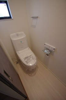 【トイレ】 | 【仲介手数料無料！！】稲城市平尾4丁目　新築戸建て（全16棟）6号棟　5880万円