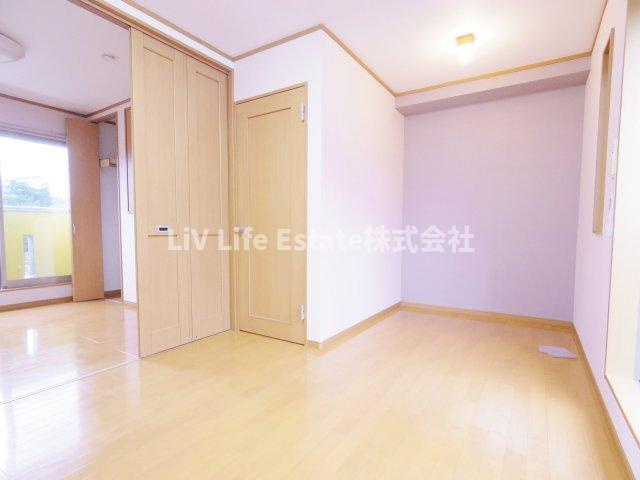 せせらぎ夏秋の洋室