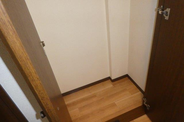 プレッソ・リーヴァⅠの内装|玄関横収納