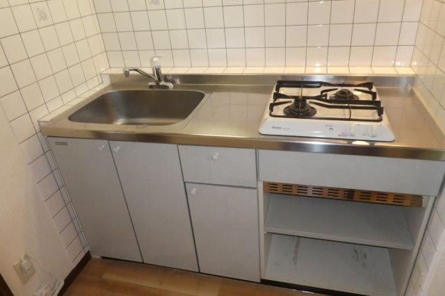 プレッソ・リーヴァⅠのキッチン|2口ガスコンロ付きシステムキッチン