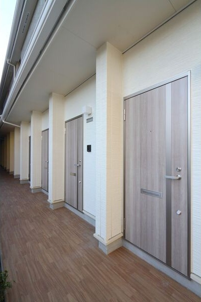 ポートパレス東海通のエントランス