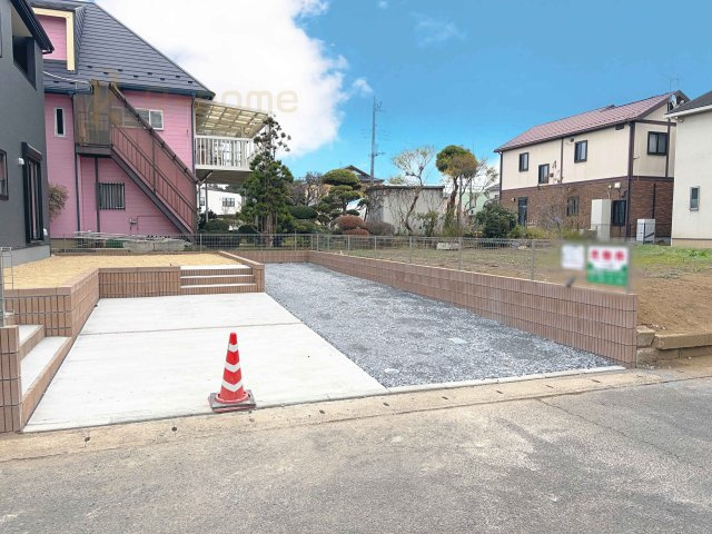 小美玉市清風台団地5期　新築戸建て　1号棟の駐車場|カースペースは3台完備。ゲスト用のスペースも確保できますね♪