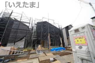 【外観】 | 【仲介手数料無料！！】稲城市平尾4丁目　新築戸建て（全16棟）7号棟　5980万円 | 令和7年10月12日撮影　建築中　7号棟