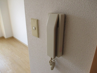 【セキュリティ】 | ハイム鳩ヶ瀬 | インターホンがあるので急な来客時も安心できますね