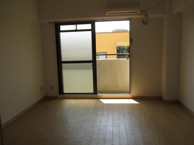 【居間・リビング】 | ハイム鳩ヶ瀬 | 南向きのお部屋です