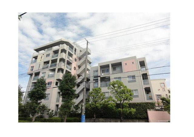 アーサヒルズD棟の外観