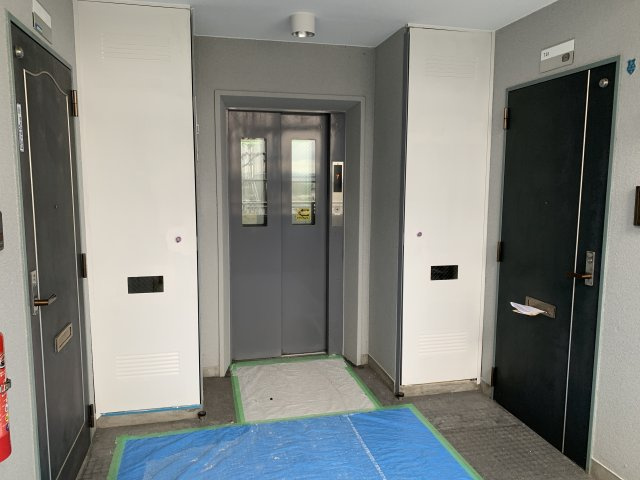 アーサヒルズD棟の玄関