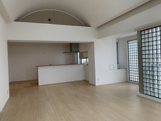 アーサヒルズD棟の居間・リビング