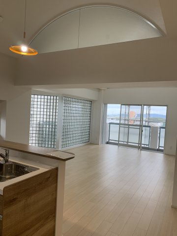 アーサヒルズD棟の居間・リビング