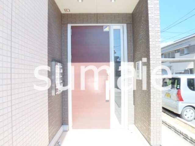 クレセントのエントランス|エントランス