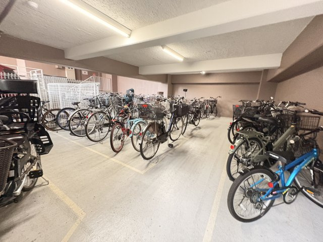 サンヴェール朝霧が丘A棟の駐輪場