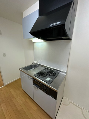 【キッチン】 | ボヌール | グリル付き2口ガスコンロのシステムキッチンです☆グリルがあるとお料理の幅が広がりますね♪自炊生活で楽しく健康に！