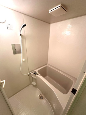 【浴室】 | ボヌール | 清潔感のある浴室です♪ゆったりお風呂に浸かって一日の疲れもすっきりリフレッシュできますね☆