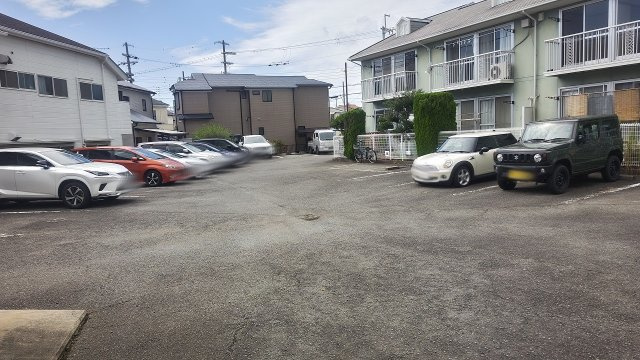 フジハイツの駐車場