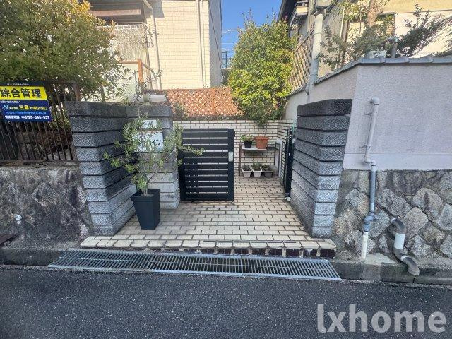 富士ハイツのエントランス|毎日通るエントランスはこのようになっています