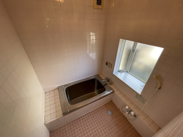 白子町関中古戸建の浴室