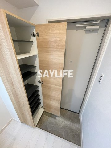 KTIレジデンス河内花園の玄関