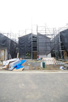 【外観】 | 【仲介手数料無料！！】稲城市平尾4丁目　新築戸建て（全16棟）8号棟　6180万円 | 令和7年10月12日撮影　建築中　8号棟