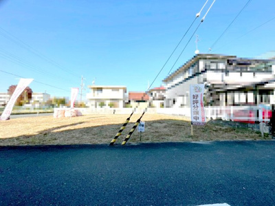 【外観】 | 高槻市柳川町２丁目　建築条件無し売土地♪ | 【現地写真】
建築条件無しの土地売り！！
お好きな工務店・ハウスメーカーで建築可能♪
整形地・平坦地！
南側接道！陽当たり良好♪
前面道路広々4.9ｍ以上！