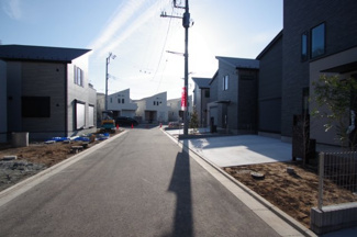 【前面道路含む現地写真】