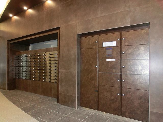 RESIDIA新御徒町Ⅱのその他共用部分|レジディア新御徒町Ⅱの宅配ＢＯＸと暗証番号付メールＢＯＸです