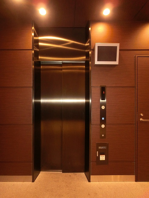 RESIDIA新御徒町Ⅱの設備|レジディア新御徒町Ⅱの防犯モニター付セキュリティエレベーターです