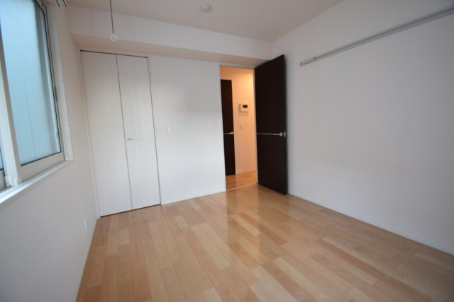 フルールポワールの寝室|開放的な寝室です