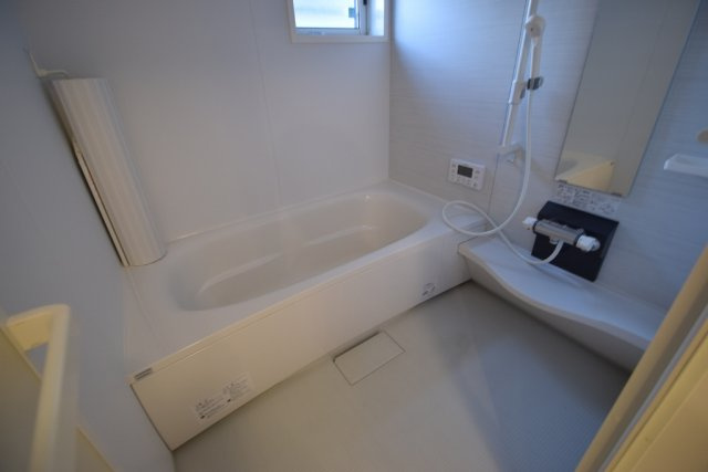 フルールポワールの浴室|ゆったり浸かれる広々お風呂