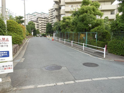 【その他共用部分】 | 藤和千里ハイタウン | 駐車場出入口