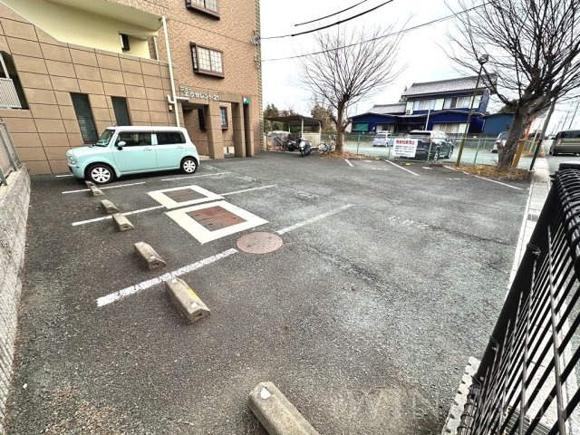 ニューエクセレント21の駐車場