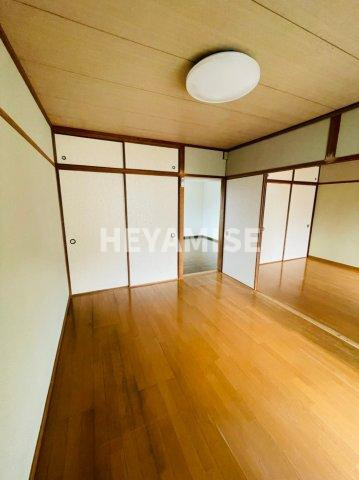 フロンティア西山台の洋室