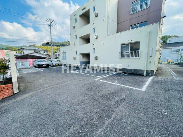 フロンティア西山台の駐車場