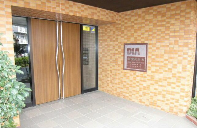 志木市柏町４丁目の賃貸マンションのエントランス