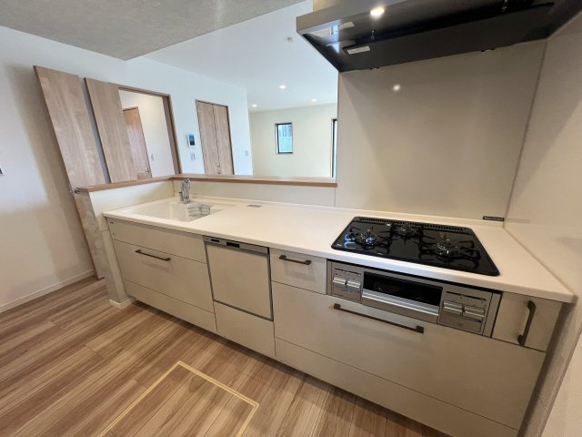 制震ダンパーで揺れ軽減！長湯注意な浴室TVある【都筑区川和町】新築戸建のキッチン|きれいなキッチンです