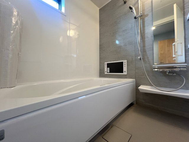 制震ダンパーで揺れ軽減！長湯注意な浴室TVある【都筑区川和町】新築戸建の浴室|きれいなお風呂です