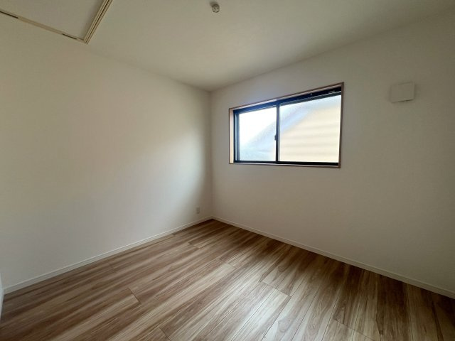 制震ダンパーで揺れ軽減！長湯注意な浴室TVある【都筑区川和町】新築戸建の洋室|きれいな洋室です