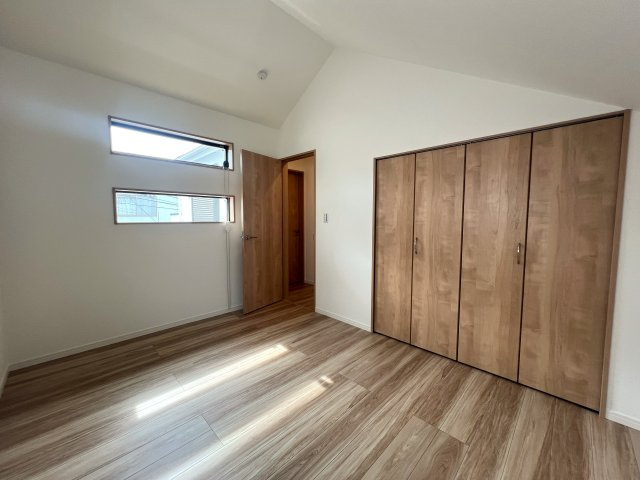 制震ダンパーで揺れ軽減！長湯注意な浴室TVある【都筑区川和町】新築戸建の洋室|スタンダードな洋室です