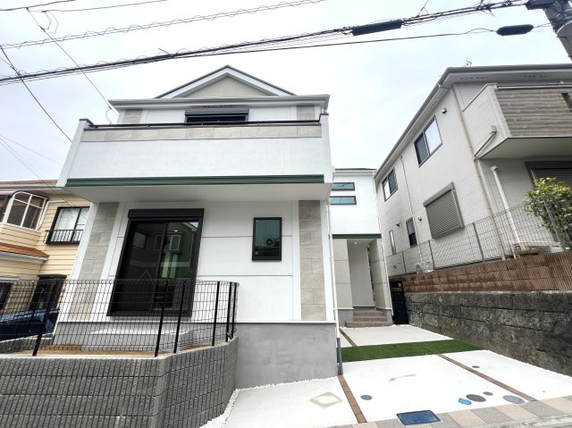 制震ダンパーで揺れ軽減！長湯注意な浴室TVある【都筑区川和町】新築戸建の外観|きれいな外観です