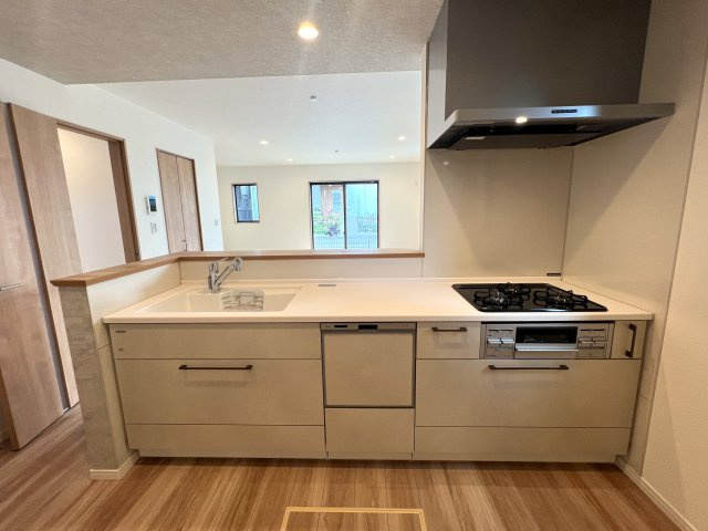 制震ダンパーで揺れ軽減！長湯注意な浴室TVある【都筑区川和町】新築戸建のキッチン|使いやすいキッチンです