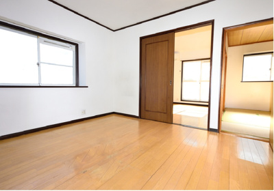 【居間・リビング】 | パレス・エスポアⅠ | 角部屋・明るい洋室