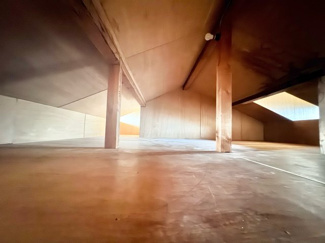 【内装】 | 宇治市広野町宮谷　中古戸建 | 【屋根裏収納】生活用品やアウトドアグッズ、季節ものの衣類などを収納しておくのにも便利な空間です。